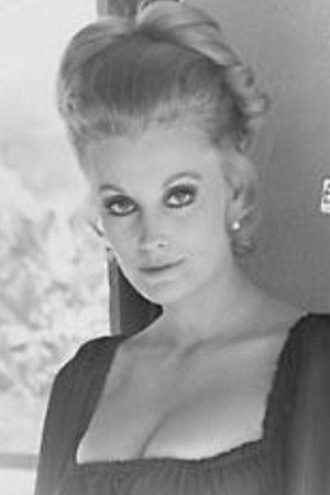 Joan Huntington as Laura Grant in Hell Raiders