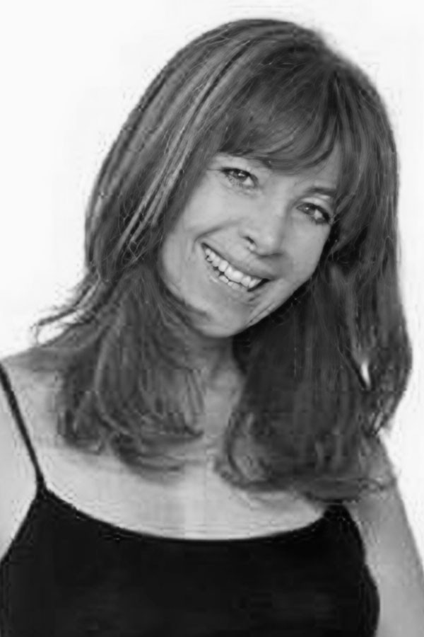 Deborah Warren as Julia Constanzo in Déjate querer