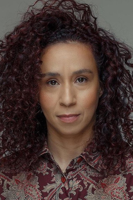 Thalita Carauta as Adriana Ferraz in Elas por Elas