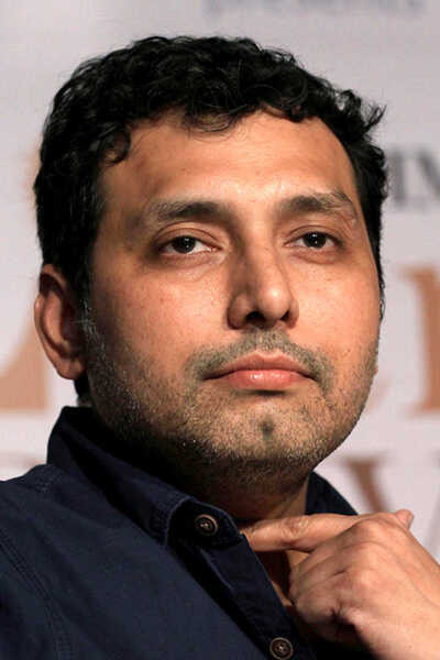 Neeraj Pandey as News Reporter in Hasmukh