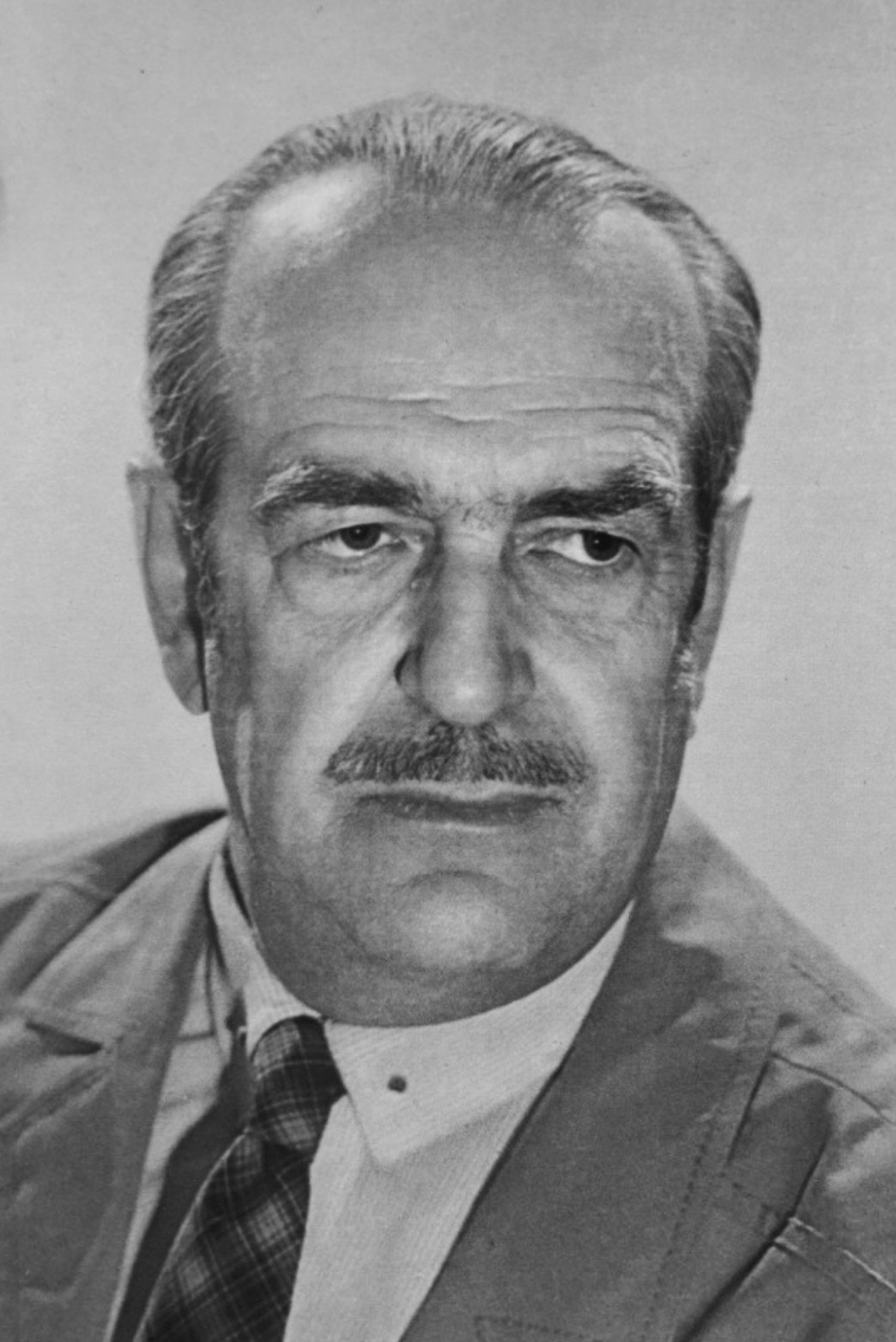 Александр Барушной as General in Storm over Asia