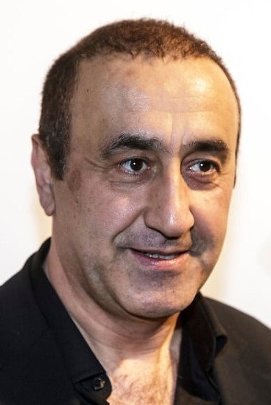 Ergün Şimşek as Onur in Koeriers