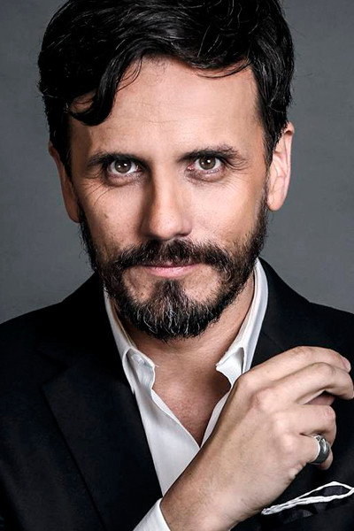 Sergio Lagos as Self - Host in Mundos opuestos