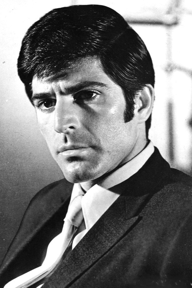 Jorge Rivero as Carlos Iturbide in Gabriel y Gabriela