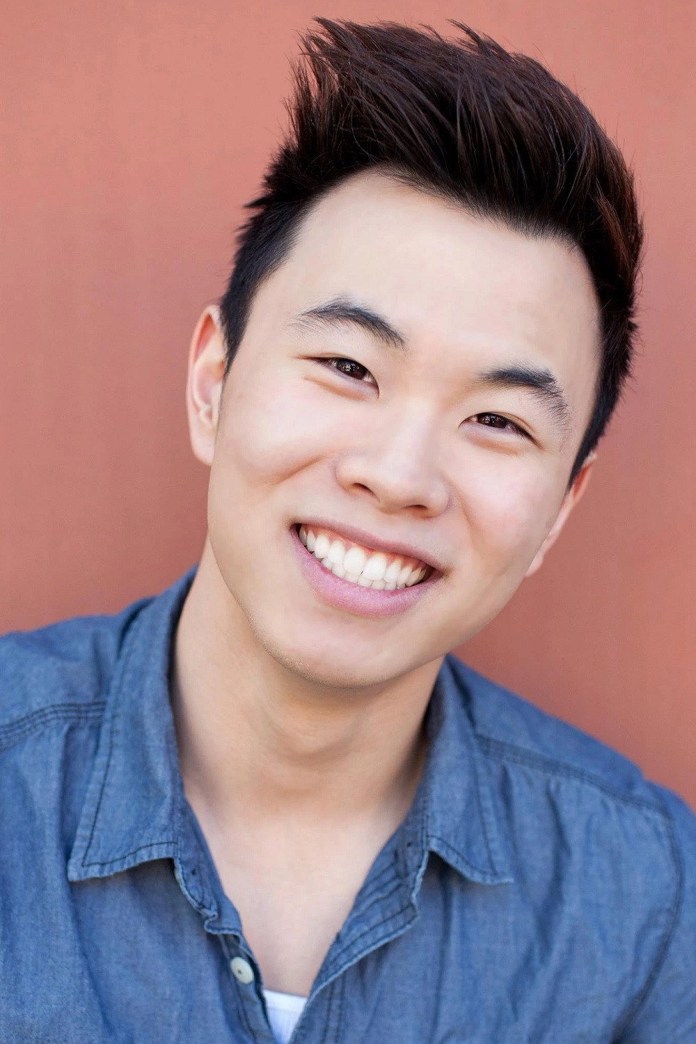Tae Song as Eddie Baek in Spa Night