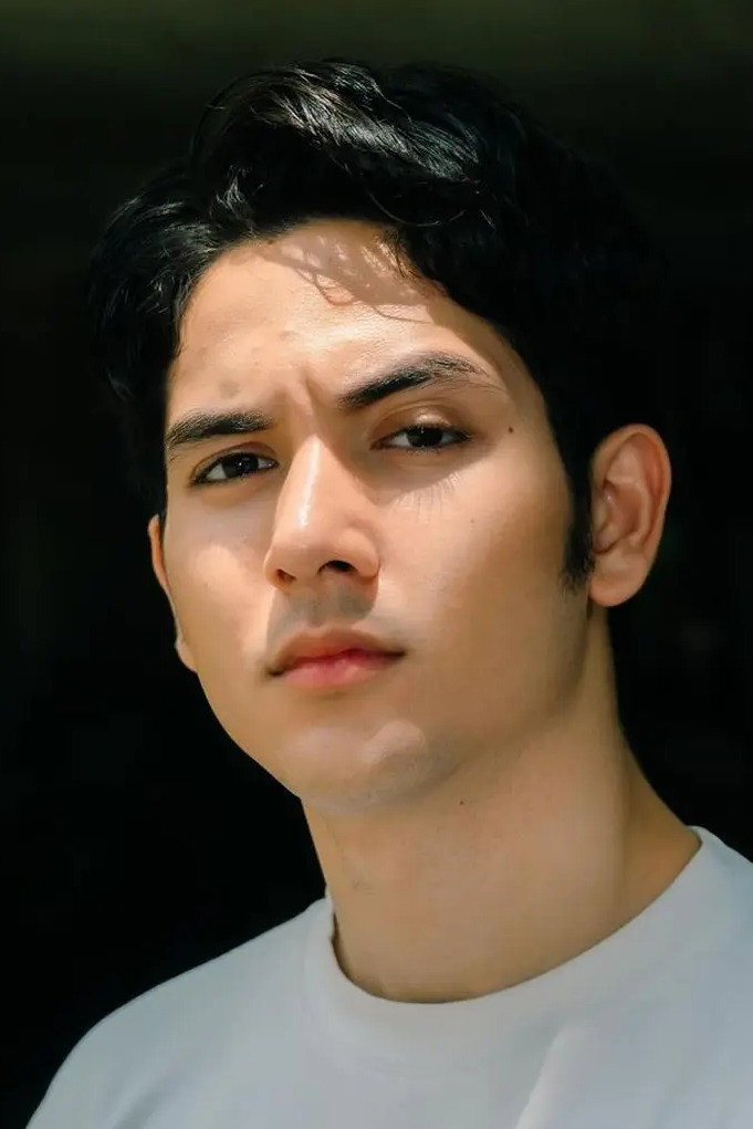 Fadi Alaydrus as Kinaan in Santri Pilihan Bunda