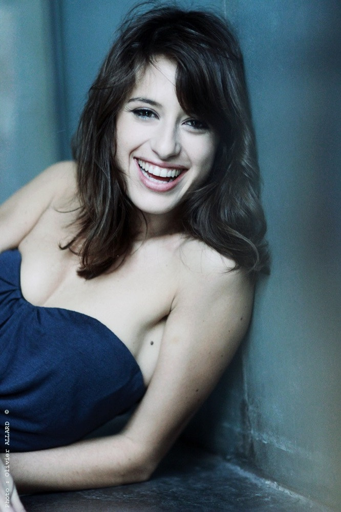 Cyrielle Voguet as Cynthia Neumann in Cœur océan