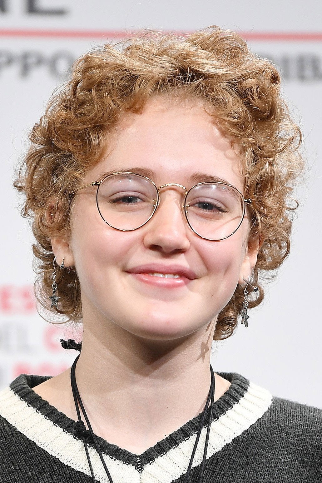 Emma Fasano as Nina in Sirley