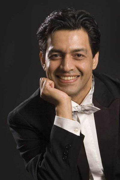 Mehrzad Montazeri as Octavio in Giuditta