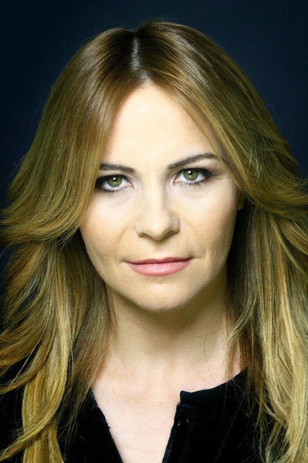 Melda Arat as Menekse in Promise of the Heart