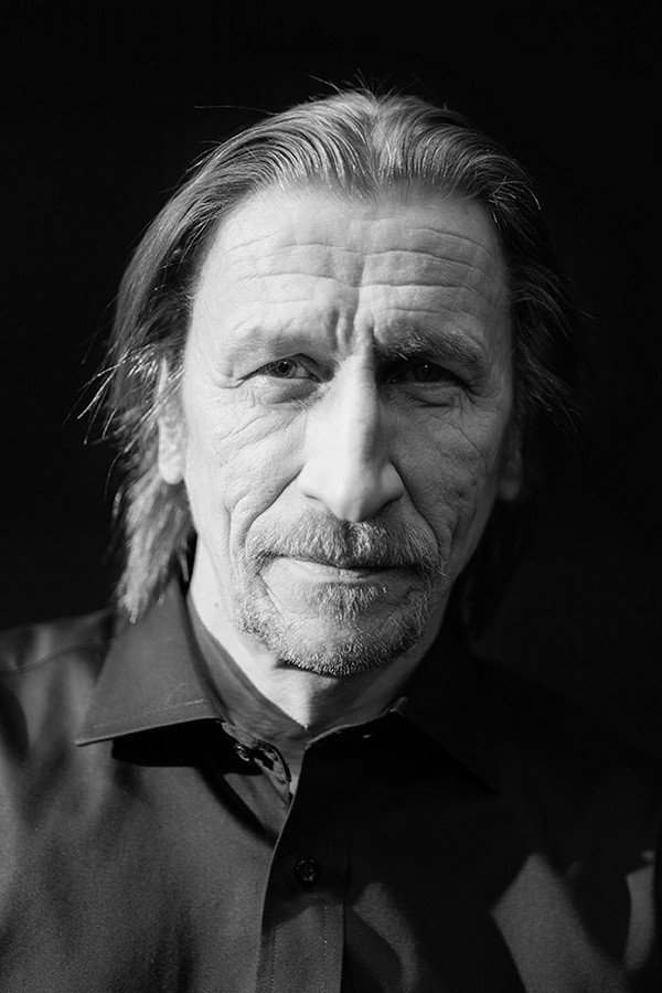 Ilkka Koivula as Lindholm in Laitakaupungin valot
