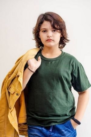 Abe Moore as Abi in Cinta dan Hal Rumit Lainnya