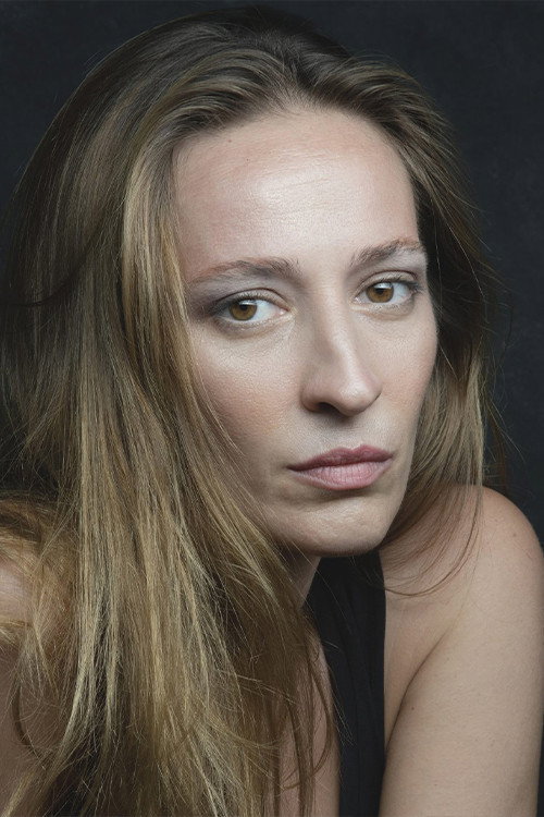 Billur Melis Koç as Ayşe in Av: The Hunt