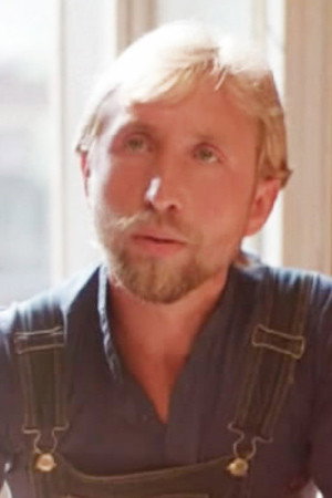 Vladimir Dyatlov as Ochkarik s erdeltelom in The Sentimental Policeman