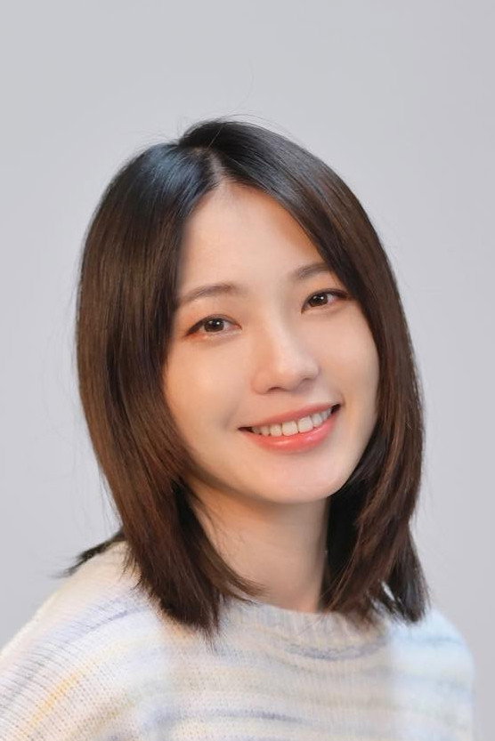 Bonnie Wang as Bai Ya Xuan in Single Ladies Senior