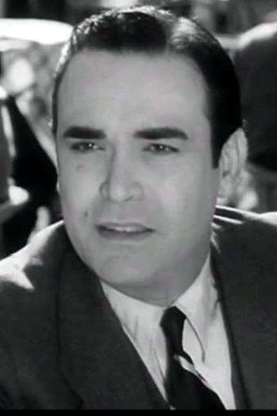 Mahmoud Zulfiqar as مراد in The Apple Seller