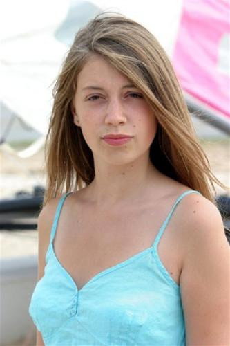 Charlotte Désert as Agnes in Les courants