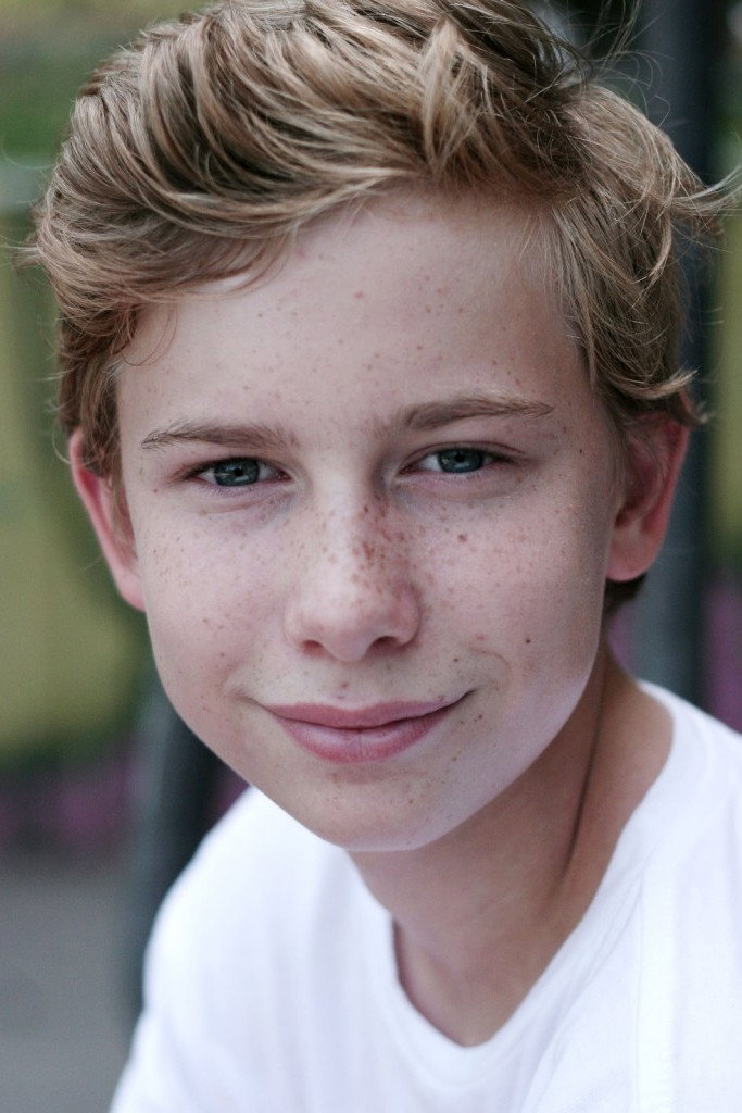 Paul Maximilian Schüller as Simon in Ricky: Three's a Crowd