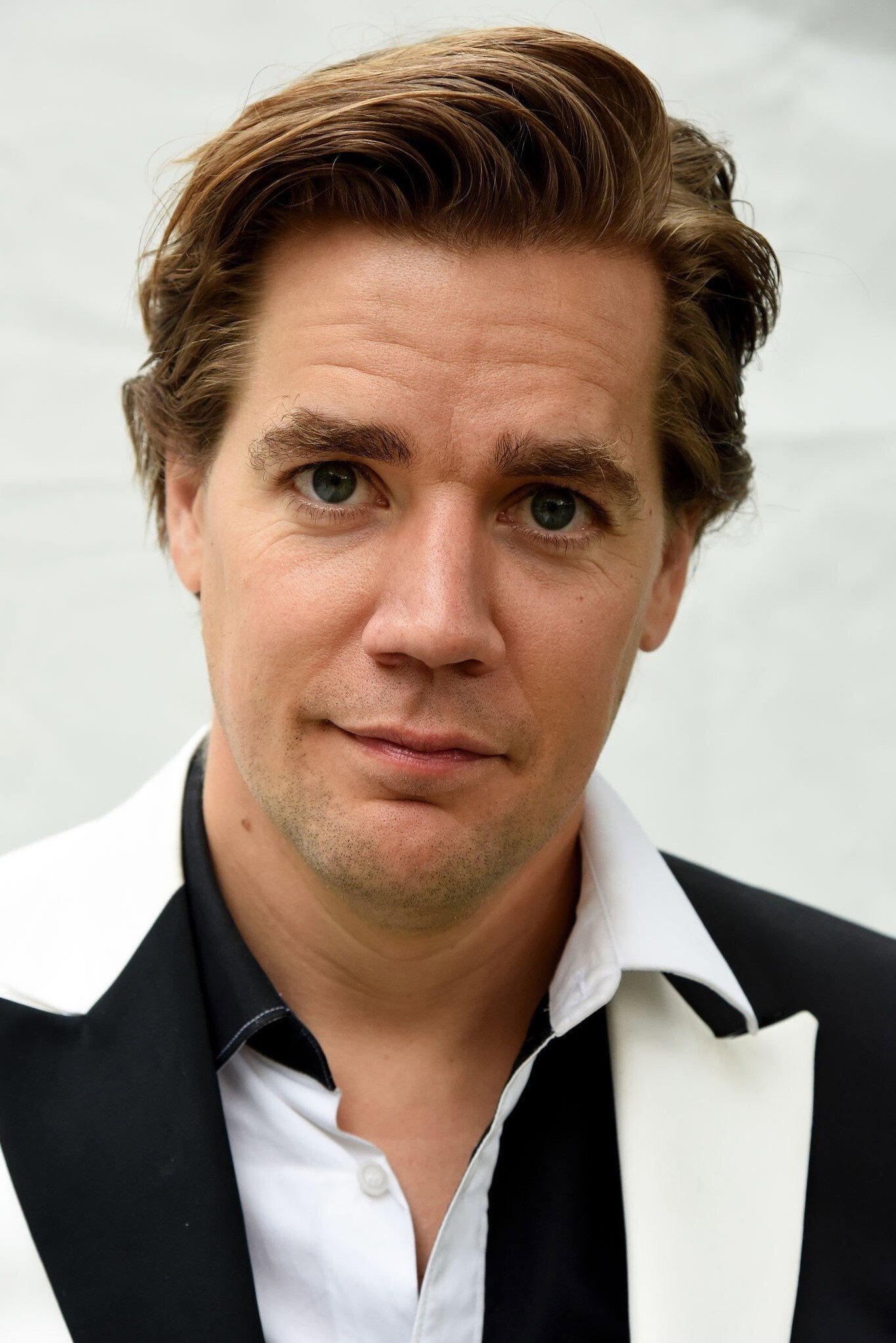 Pelle Almqvist as Self in Det svenska popundret