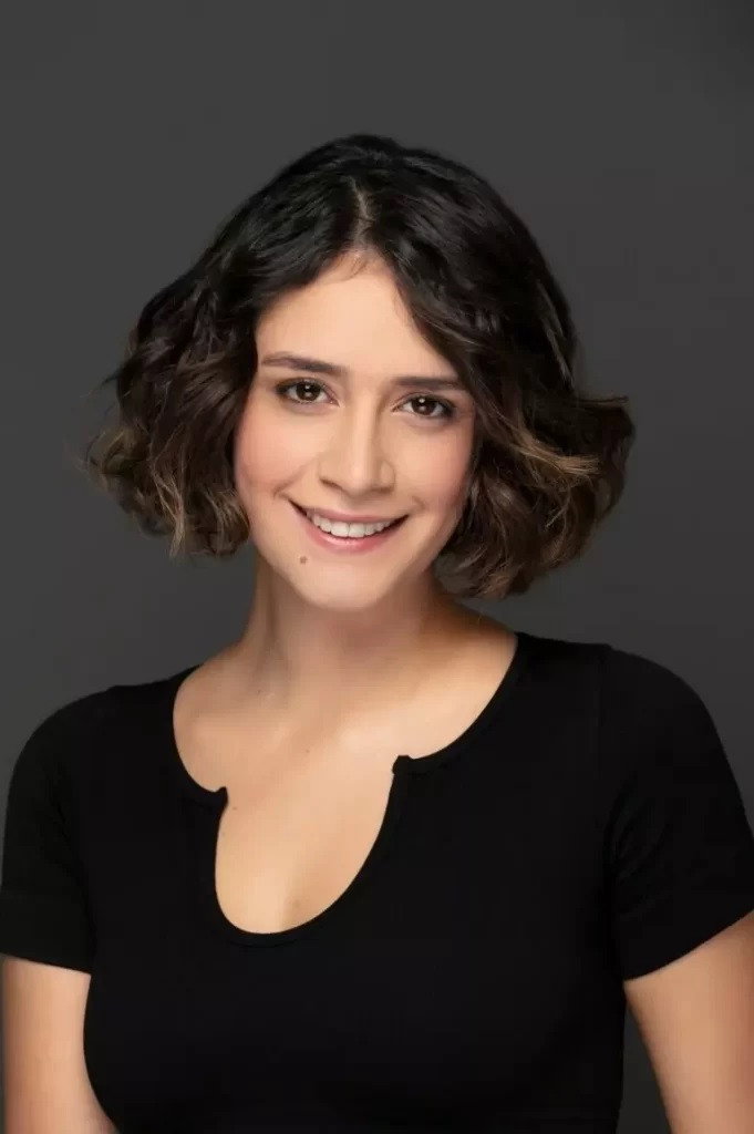 Cemre Kurum as Elif in Love & Hope