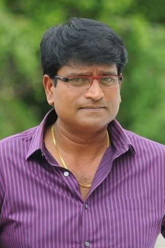 Ravi Babu as Shiva in Yavarum Nalam