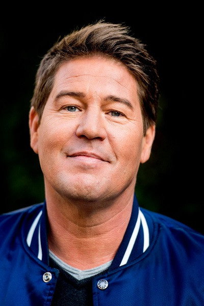 Martijn Krabbé as Self (voice-over) in Kopen Zonder Kijken