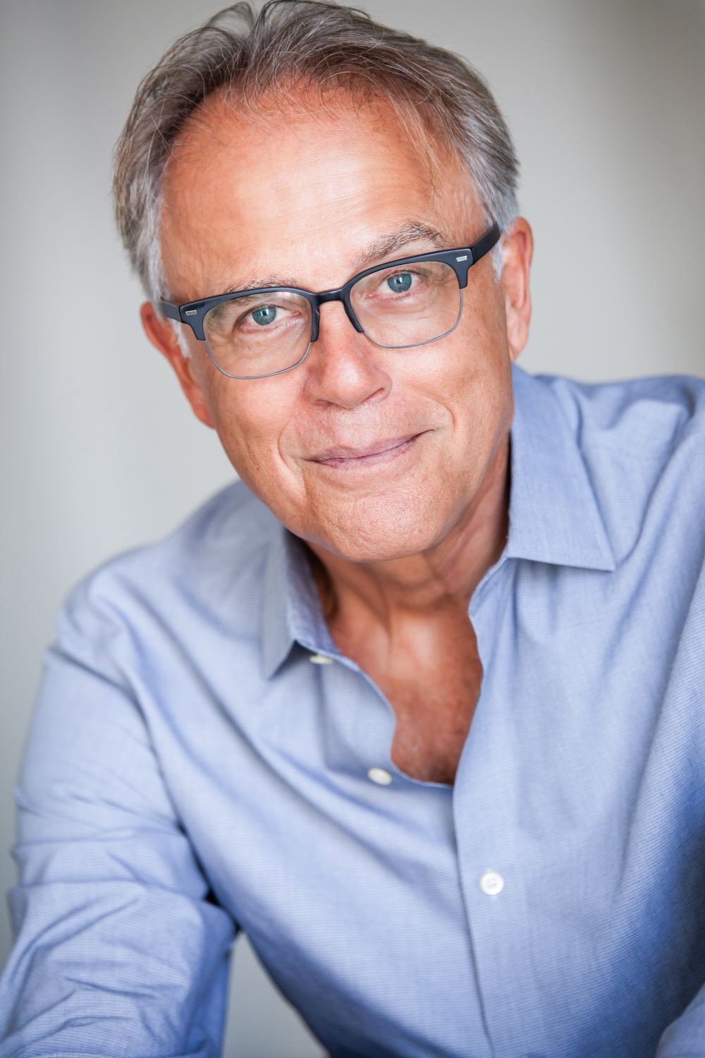 Mark Pinter as Calvin Richardson in Secrets of Midland Heights