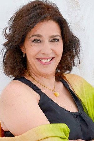 María Bouzas as Francisca Montenegro in Old Bridge Secret