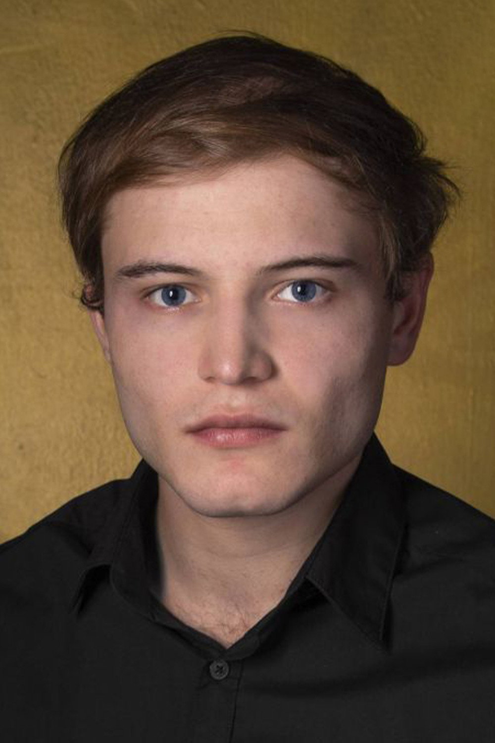 Erik Major as Ábel in Thank You for Staying
