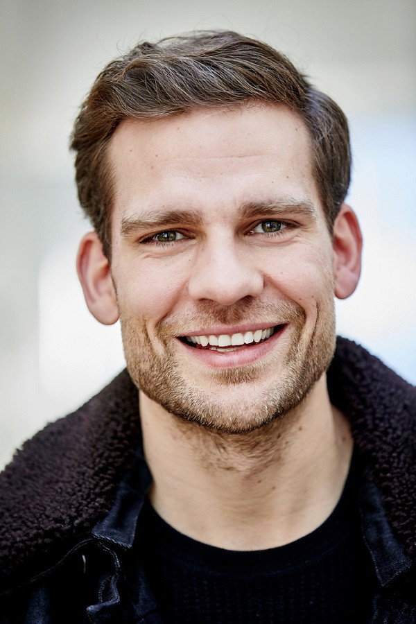 Moritz Otto as Dr. Eric Leonhard in The Cruise Doctor