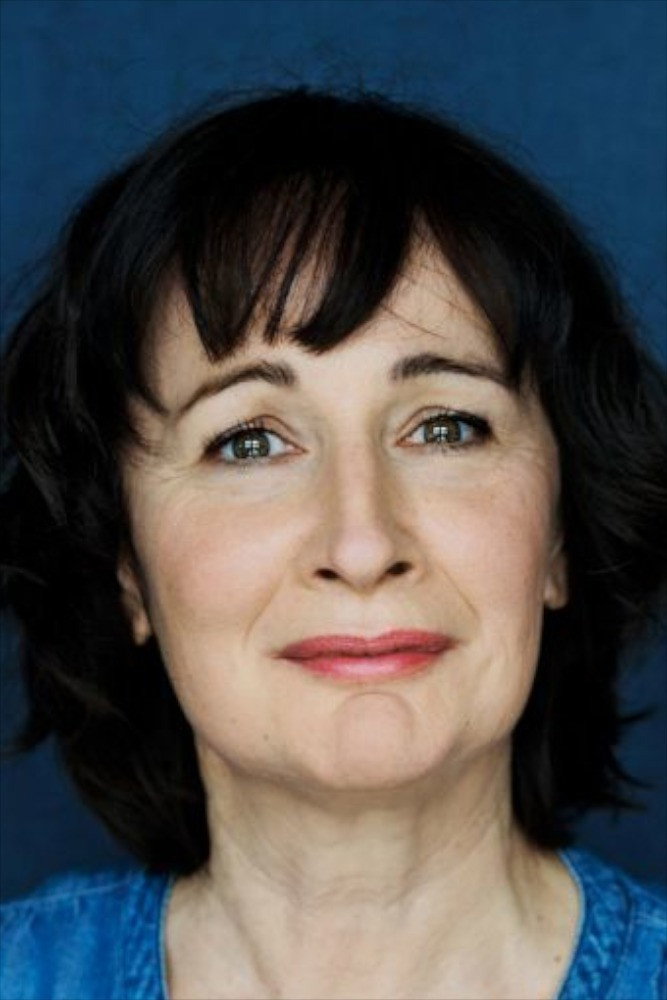Ulrike Arnold as Frau Mindermeier in Hexenküsse