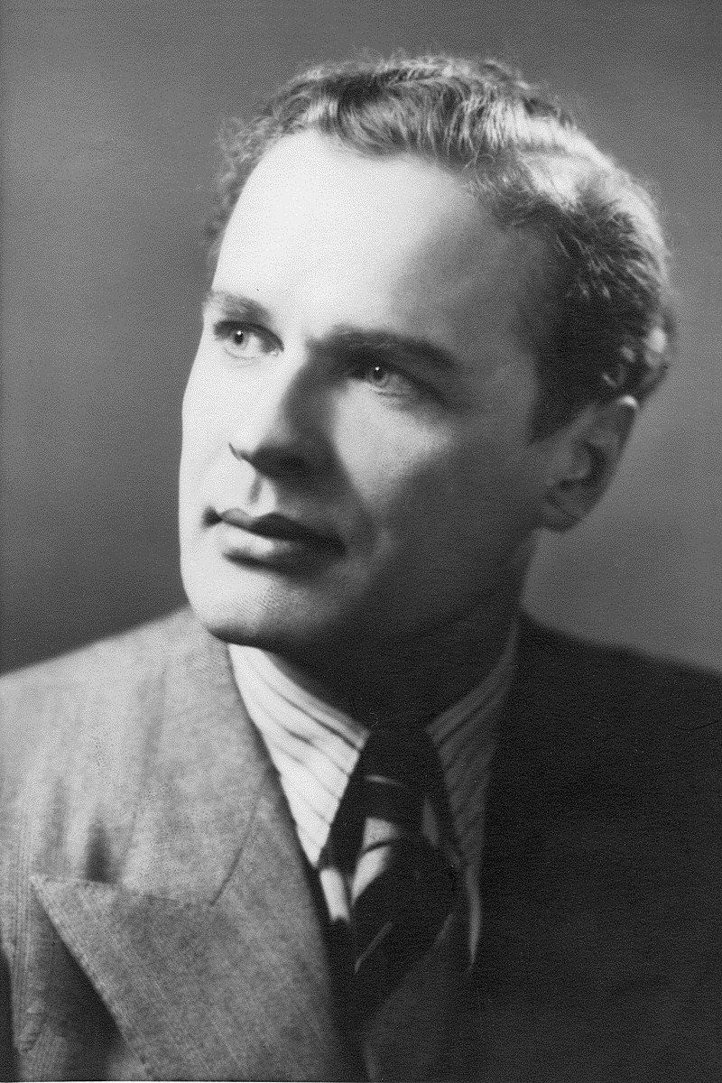 Eino Kaipainen as Heikki Nurmi in Pinsiön parooni