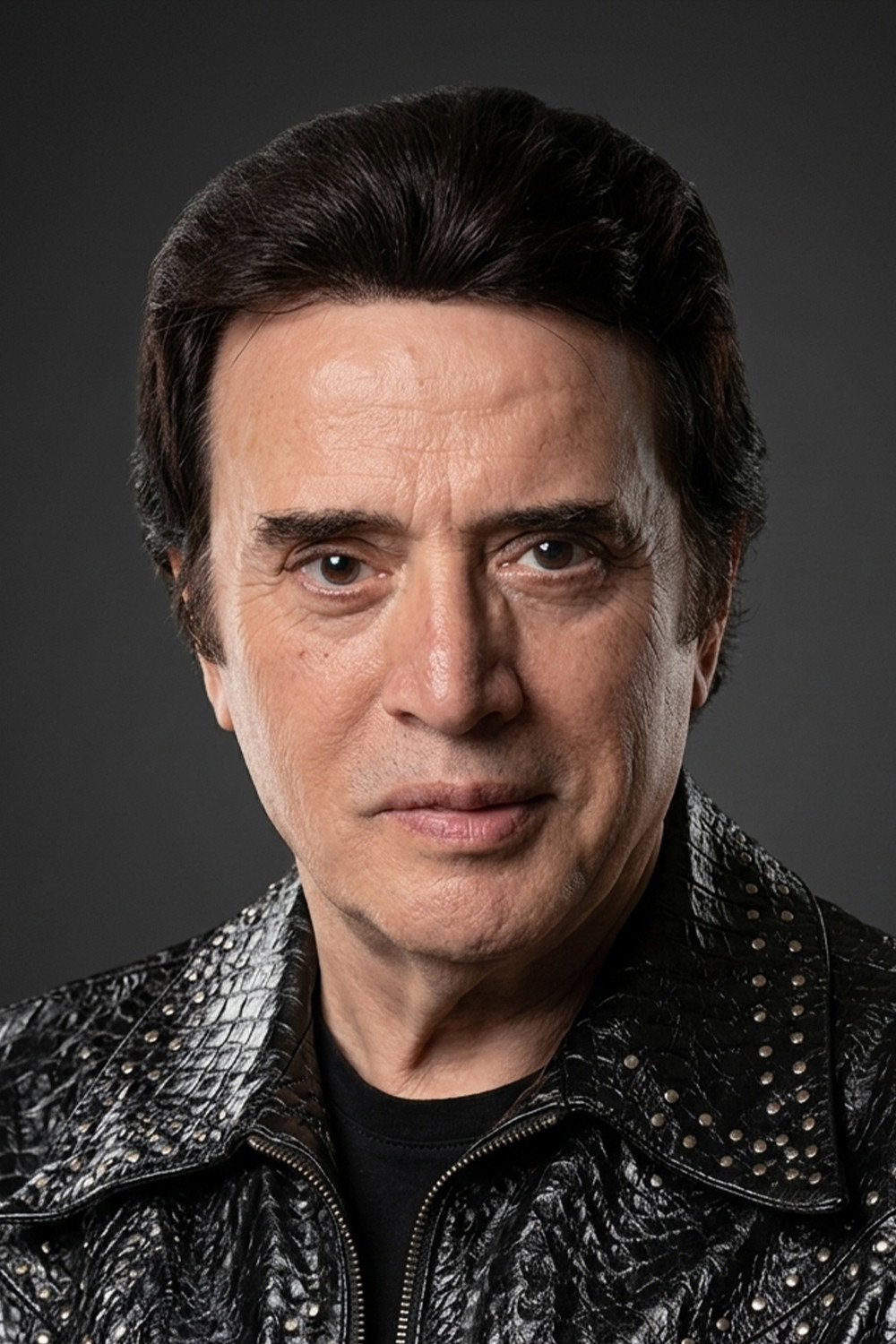 Erol Büyükburç as Kendisi in Menekşe Gözler