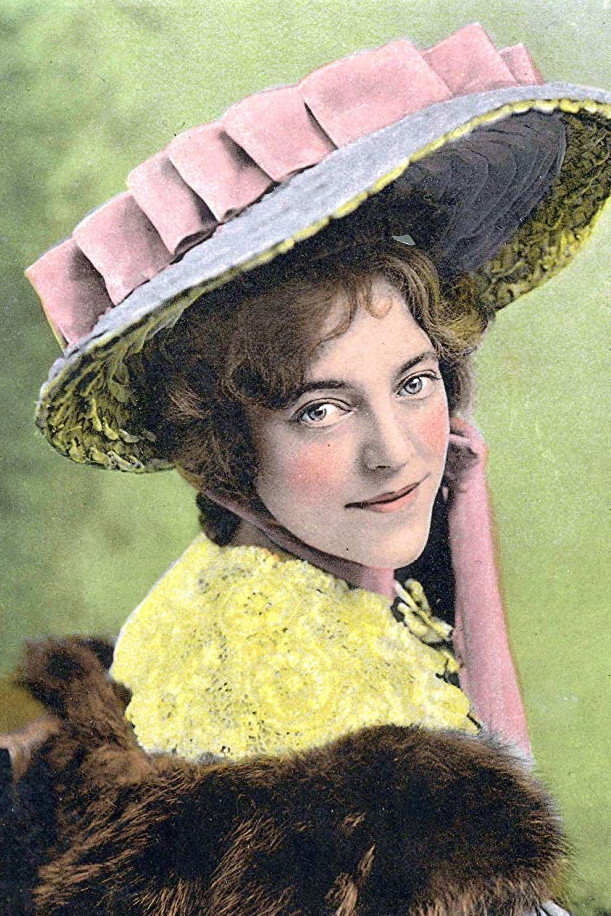 Ada Reeve as Mrs. Hudson in Eyewitness
