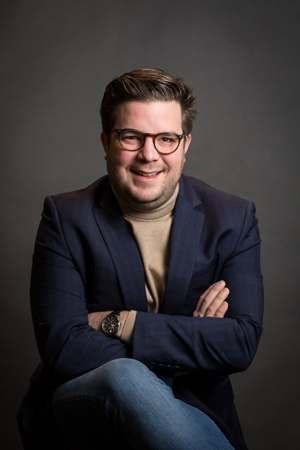 Miguel Herrera as Doctor Vince in Panic