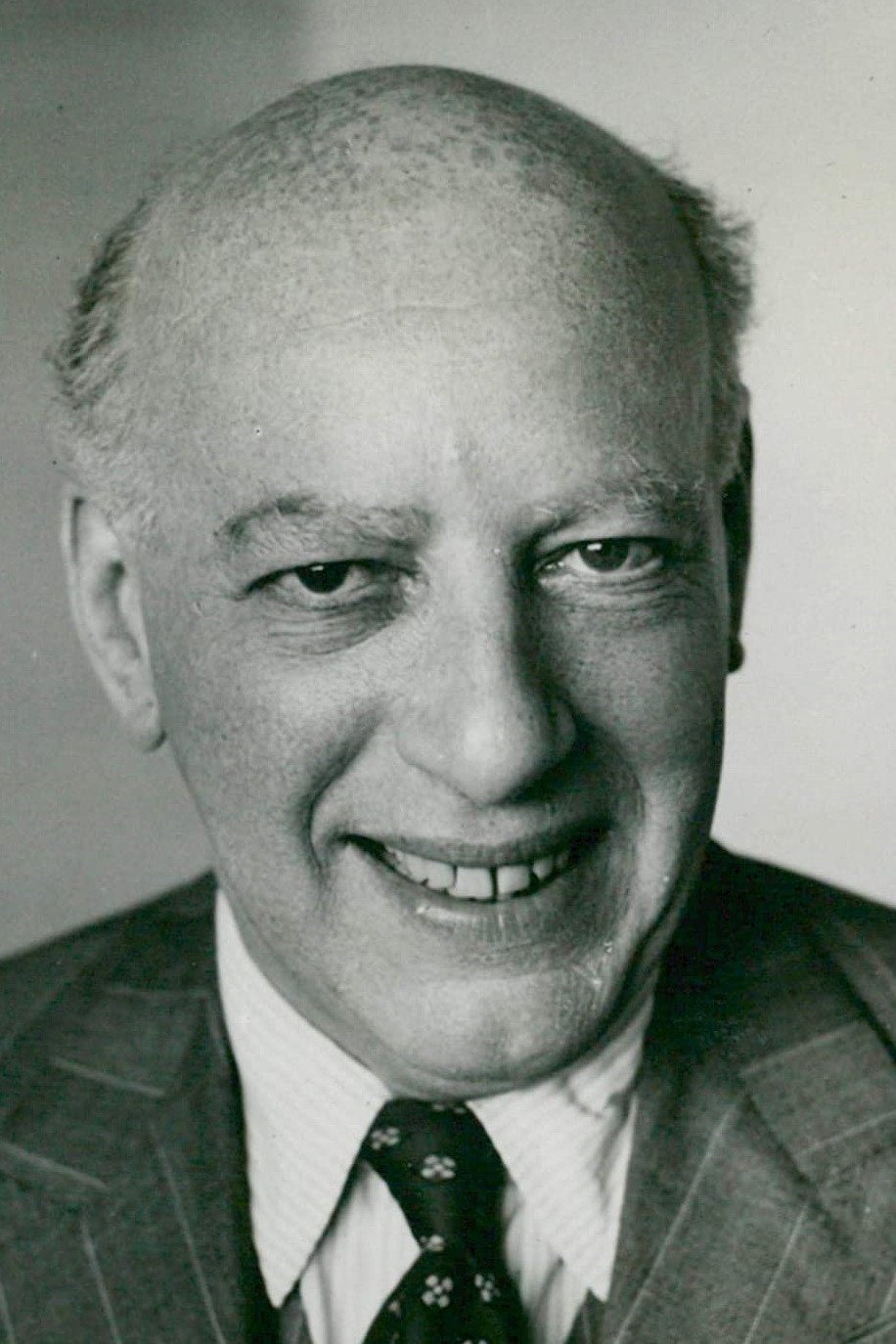 Ronald Frankau as Vincent Barney in Dual Alibi