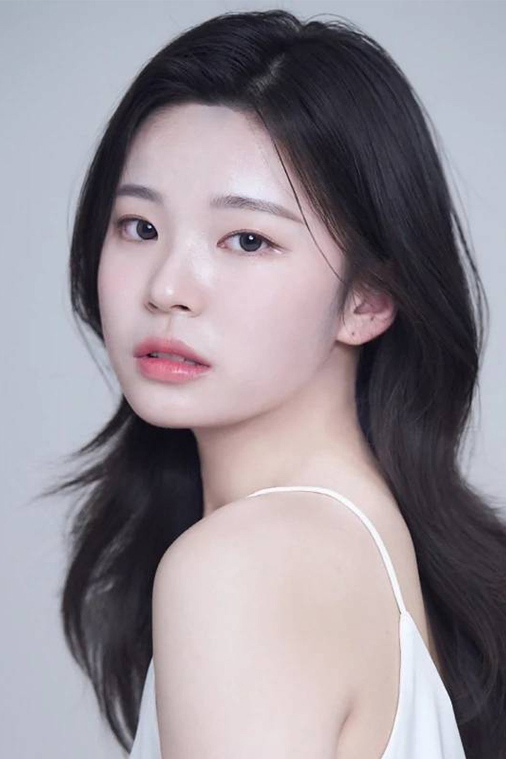 김소희 as Park Ji-yu in Fragile