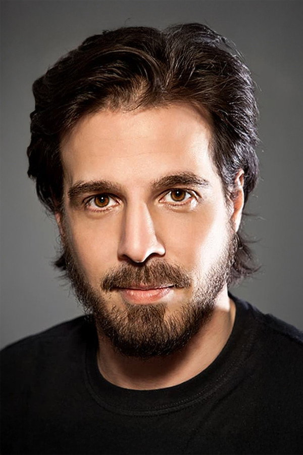 Devrim Yalçın as Nejat in Yıldızlar Savaşı