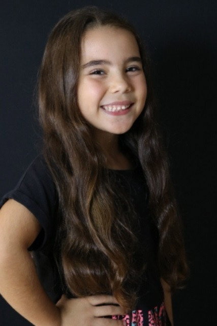 Züleyha Yıldız as Balım in 6 of Us