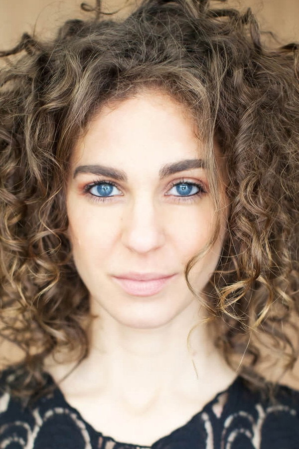 Carmel Amit as Susan Danvers in The Dating List
