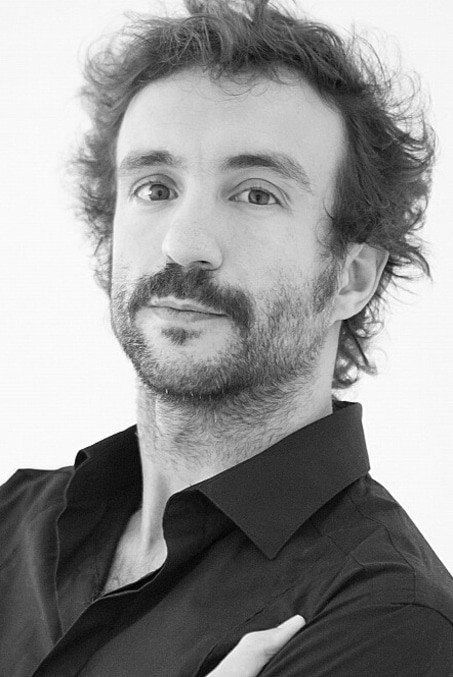 Miguel Pinheiro as American Journalist in 10 Segundos para Vencer