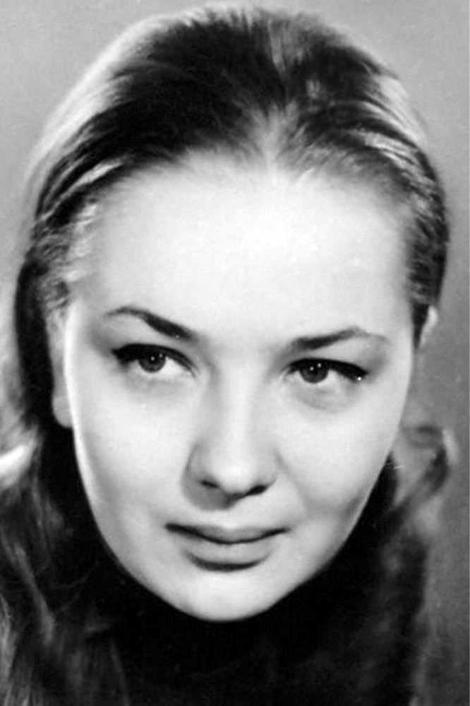 Наталья Тенякова as grandma Shura in Love and Pigeons