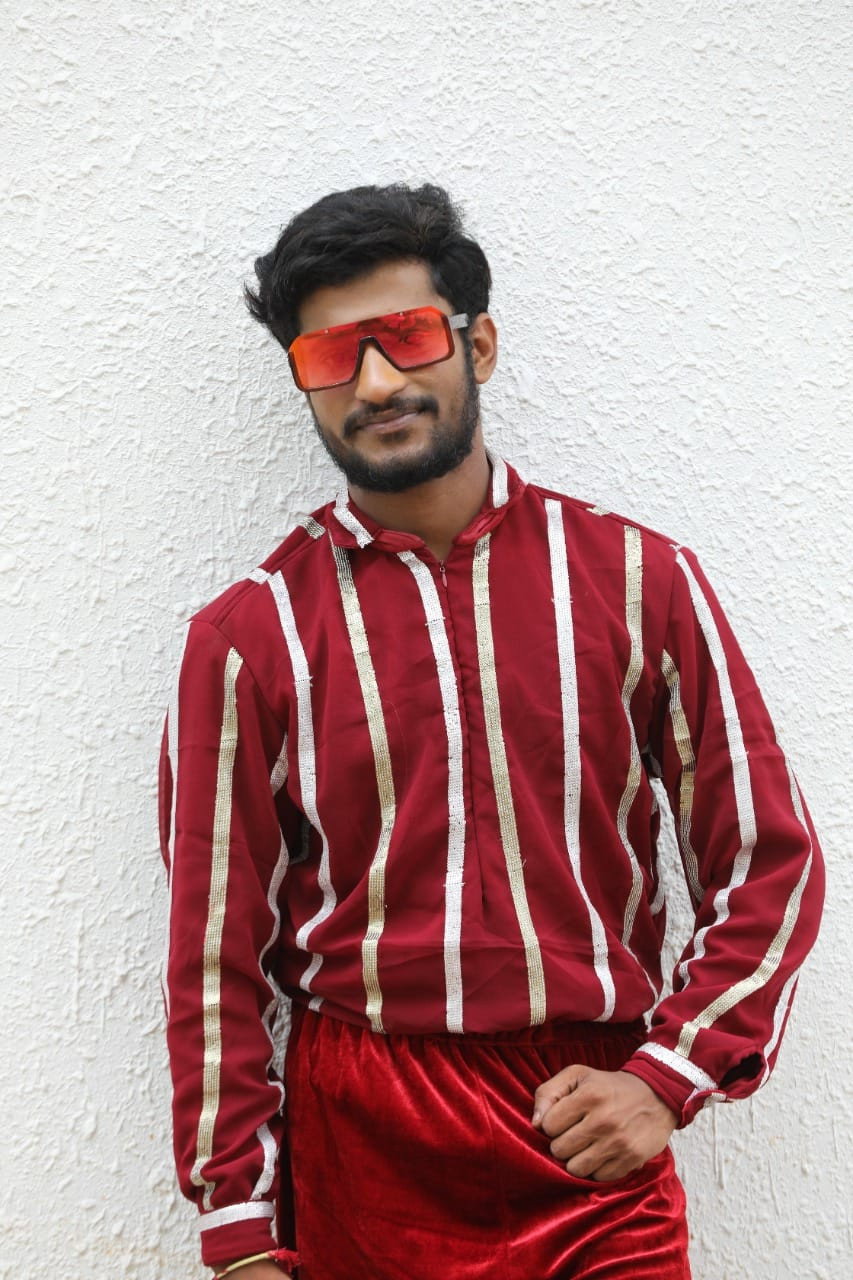 Huli Karthik as comedian in Dhodmansa