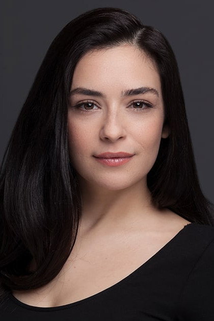 Nihan Balyalı as Meryem in Bizim Yenge