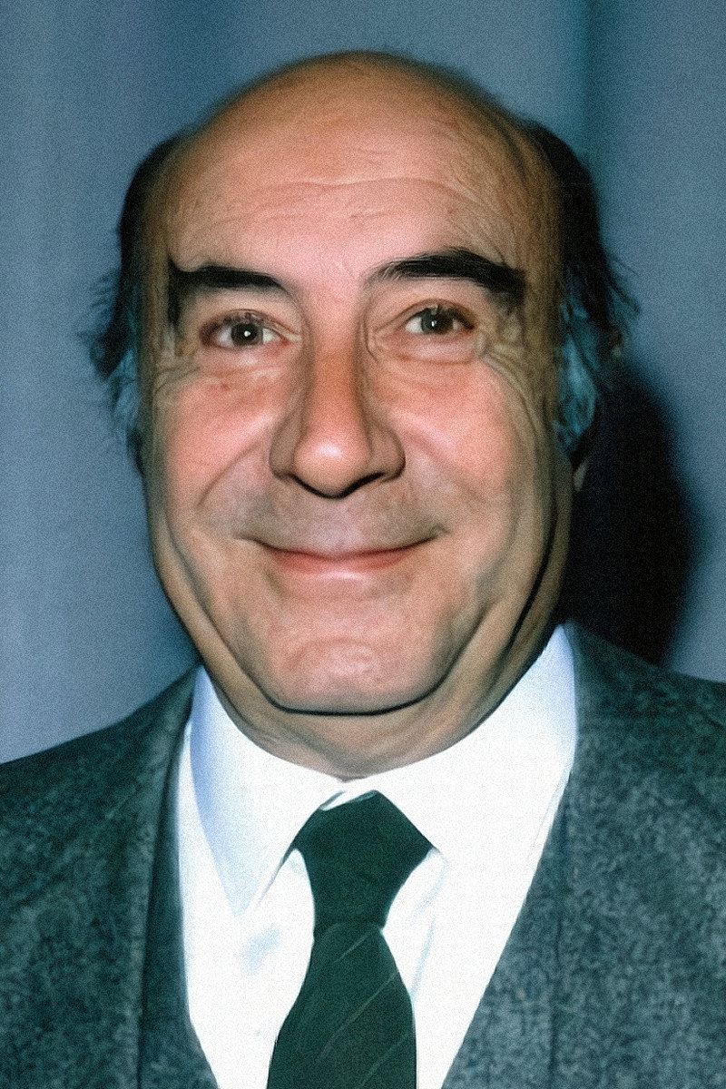 Enzo Cannavale as Spaccafico in Cinema Paradiso