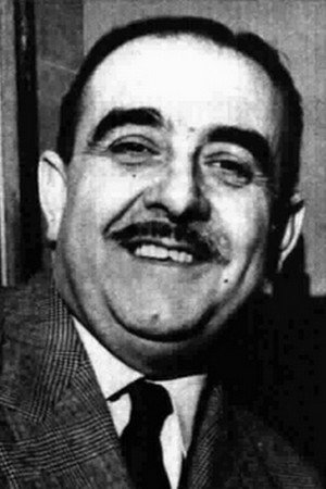 Alessandro Cutolo as commendatore Valentano in Medicine Italian Style