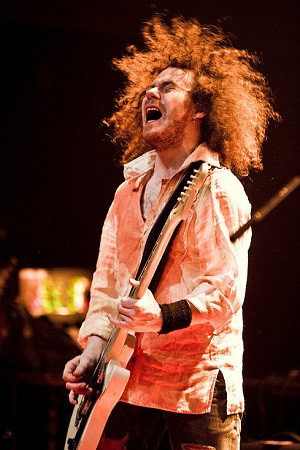 Андрей Рыжик as Гитары, тарелки, бэк-вокал in Billy's Band - Осенний Алкоджаз