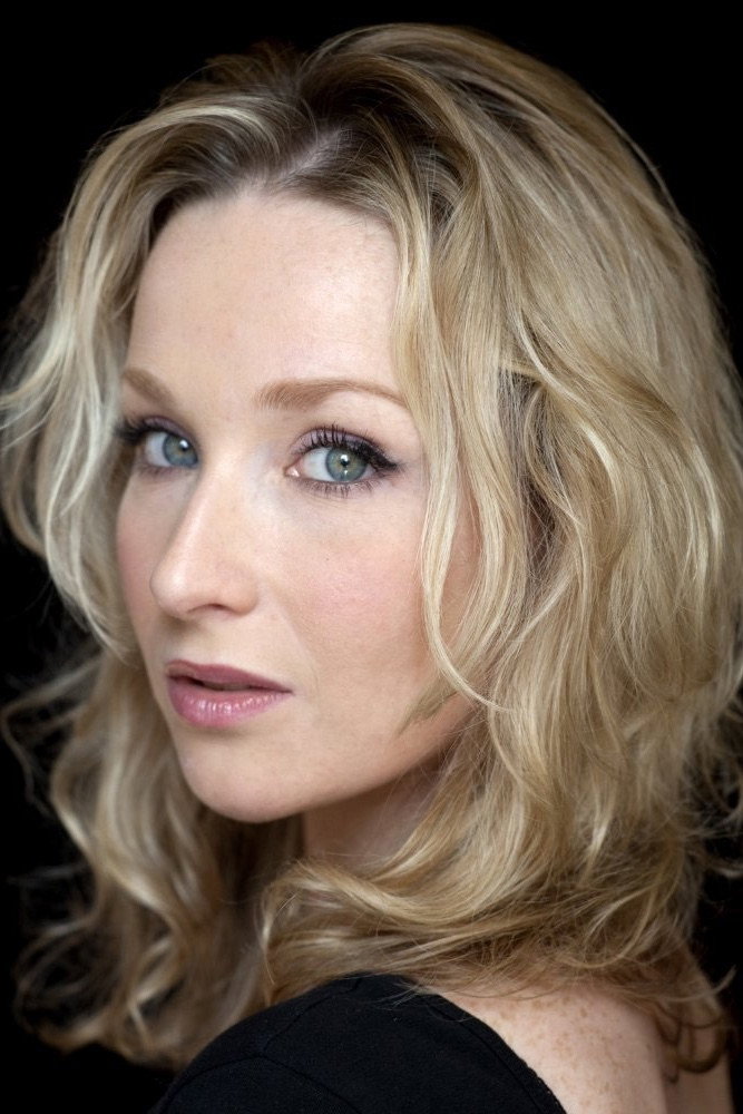 Amy Beth Hayes as Amanda Robson in The Protagonist