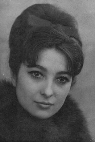 Сильвия Берова as Бэла in Максим Максимыч. Тамань