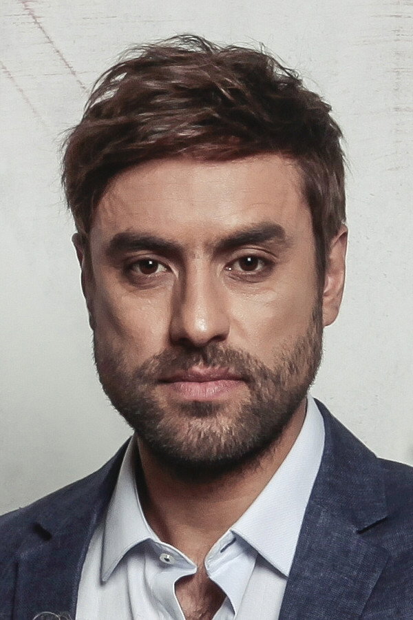 Alvaro Gomez as Claudio Santa Cruz in Amanda